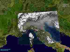 Foto da satellite della Pianura Padana inquinata